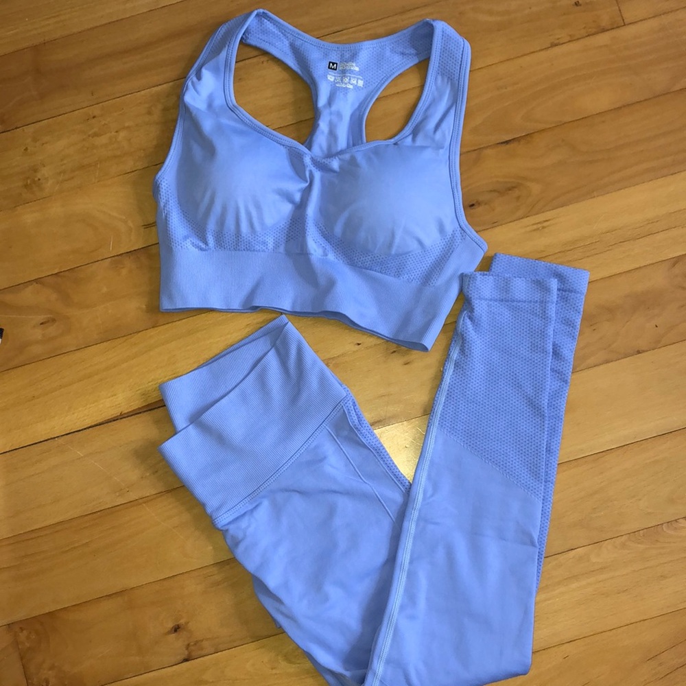 Matching sports bra and leggings set😍